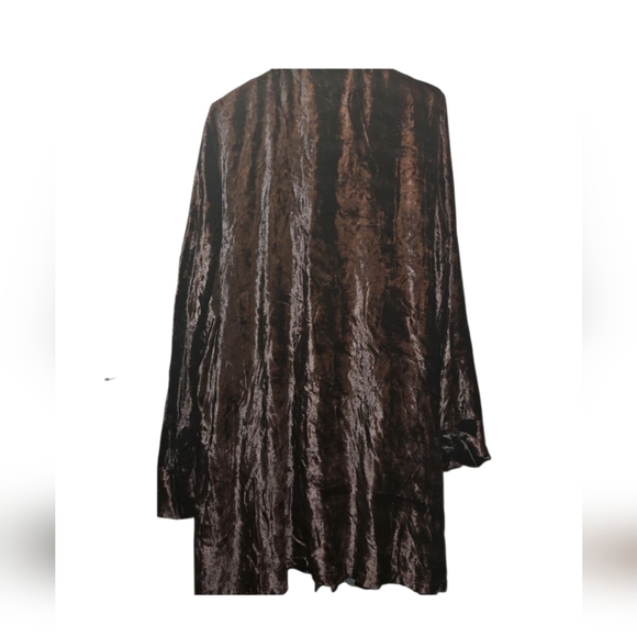 Outstanding Unique Velvet Long Designer Coat - Picture 3 of 14